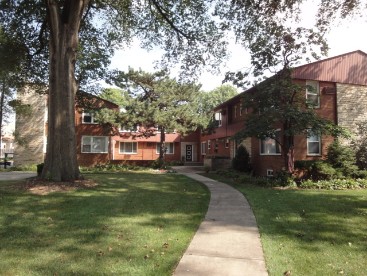 1 Bed Condo-River Forest-$104,000